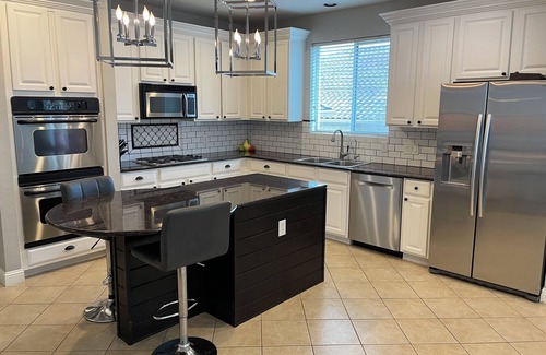 Falconhead House | Luxurious 5-bedroom Rental with Pool, Hot Tub and Putting Green!