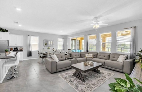 Loughman House | Luxurious 6 Bed Pool Home in Solterra-7631OML