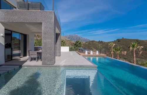 Benahavis Villa | Luxurious 6-bedrooms Villa in Benahavís