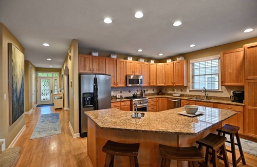 Ocean View House | Luxurious 7 bedroom home located in the Bear Trap Dunes Community. Sleeps 20. Excellent Amenities! Indoor & Outdoor Pool, Tennis Courts, Shuttle to the Beach, Clubhouse, Wifi and more!