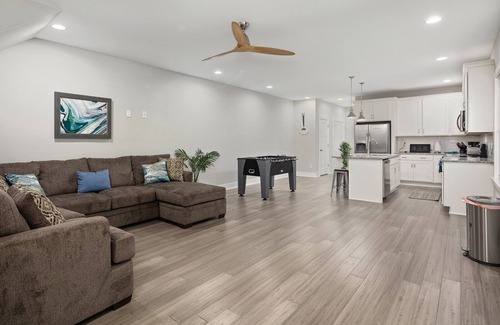 Talbot's Corner House | Luxurious 8 bd/6ba with ROOFTOP! Price is the total!