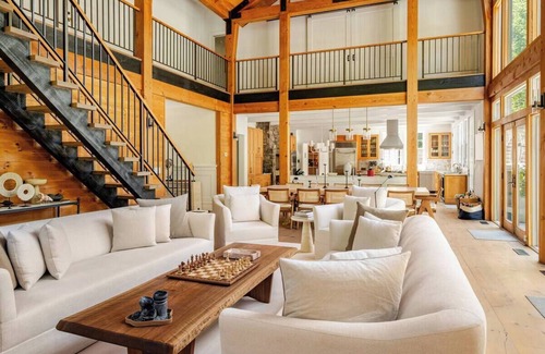 Northwest Harbor Apartment | Luxurious 8 Bedroom Retreat with Pool East Hampton