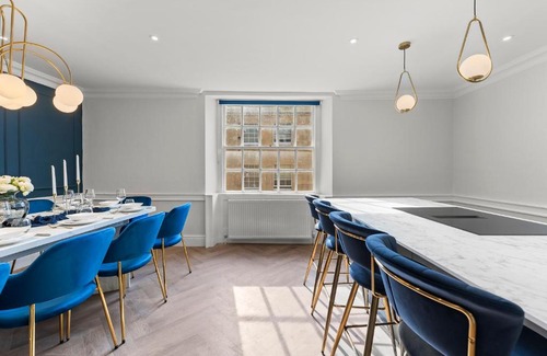 Bath City Centre Apartment | Luxurious Abode in Central Bath