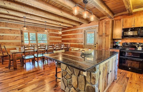 Rockbridge Cabin | Luxurious Accommodations and Games - 4 Private Family Suites - Secluded