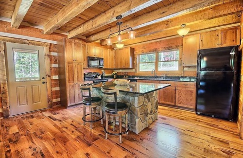 Rockbridge Cabin | Luxurious Accommodations and Games - 4 Private Family Suites - Secluded