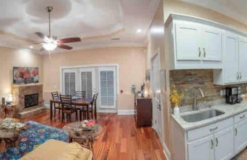 Graysville House | Luxurious and Upscale 2 Bedroom Home Apartment with Huge Office