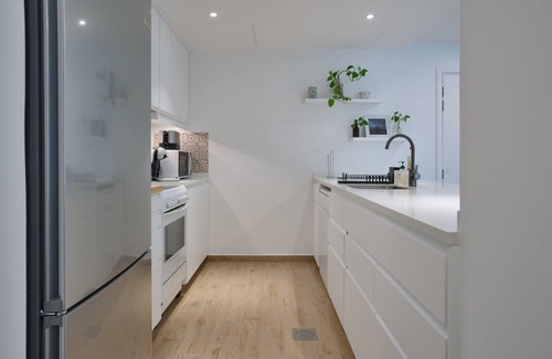 The Greens Apartment | Luxurious Apt with Balcony The Greens Dubai