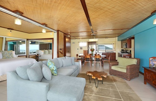Waikiki Condo | Luxurious BEACHFRONT Condo with Fabulous Ocean Views at Waikiki Shore!
