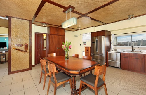 Waikiki Condo | Luxurious BEACHFRONT Condo with Fabulous Ocean Views at Waikiki Shore!