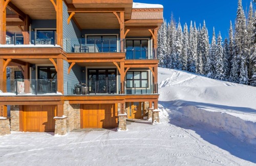 Silver Star Mountain House | Luxurious Ridge Duplex Chalet - 3 floors of living space, BBQ, laundry, garage