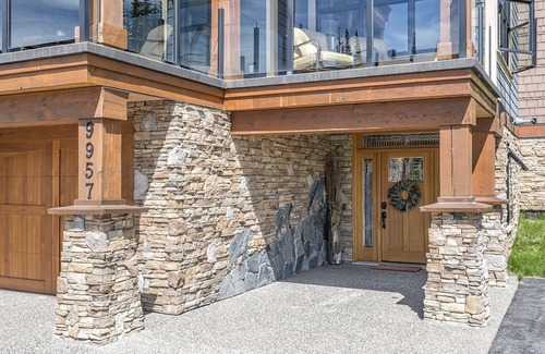 Silver Star Mountain House | Luxurious Ridge Duplex Chalet - 3 floors of living space, BBQ, laundry, garage