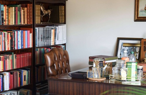 Poole Cabin | Luxurious Cabin - wet room, desk & mini library 5 minutes from beach