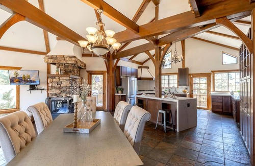 Castle Glen Estates House | Luxurious Castle Glen Estate. Spa, pool table, gorgeous views! TOT-2022-0667