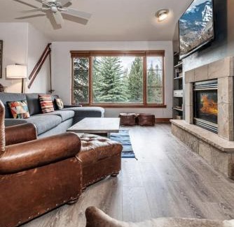 Edwards House | Luxurious Condo Gated Community Pool Hot Tubs