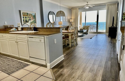 Ono Island Condo | Luxurious Condo on the 5th Floor! Only a 7 Minute Walk to Flora Bama!