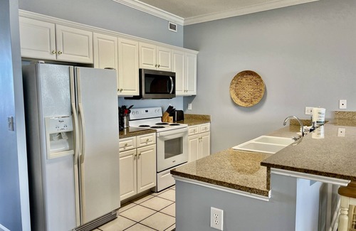 Ono Island Condo | Luxurious Condo on the 5th Floor! Only a 7 Minute Walk to Flora Bama!