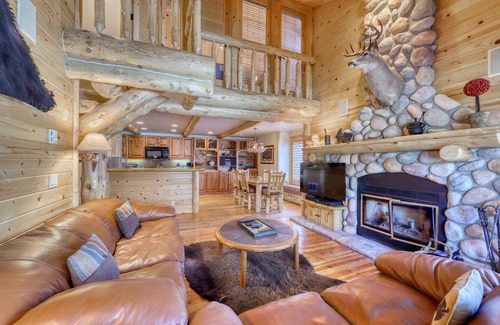 Mammoth Lakes Condo | Luxurious condo with a fireplace & shared washer/dryer, pool, hot tub, & sauna