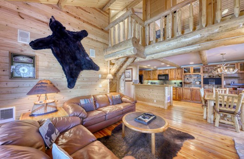 Mammoth Lakes Condo | Luxurious condo with a fireplace & shared washer/dryer, pool, hot tub, & sauna