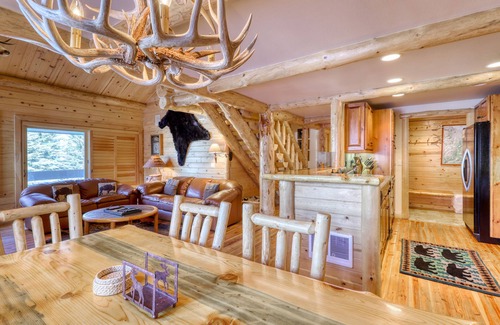 Mammoth Lakes Condo | Luxurious condo with a fireplace & shared washer/dryer, pool, hot tub, & sauna