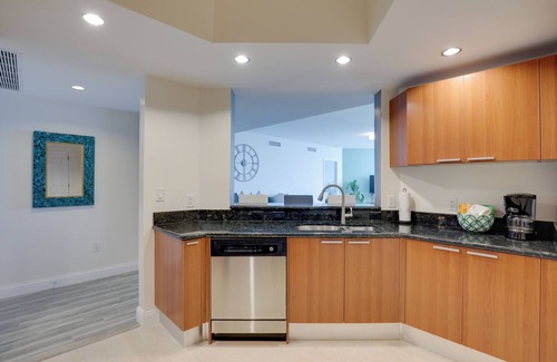 Kingston Condo | Luxurious Daytona Beach Condo w/Resort Amenities!