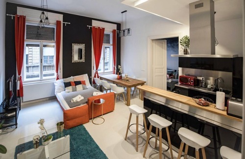 Erzsebetvaros Apartment | Luxurious Downtown Apartment With 4 Bedroom, 4 Bathroom
