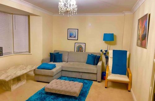 Miskin House | Luxurious Executive 5 Bedroom Whole Home - For 10