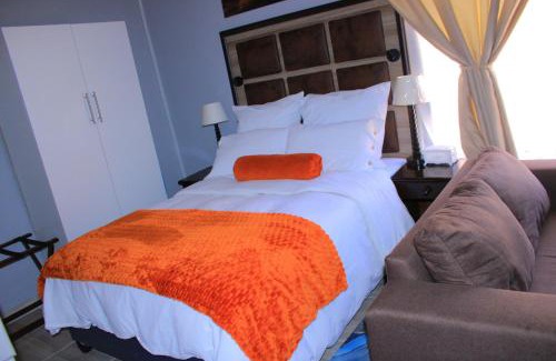 Rustenburg House | Luxurious Family Canyon!