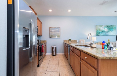 Kissimmee House | Luxurious & Family-Friendly Orlando Retreat with Sparkling Pool and Resort Amenities