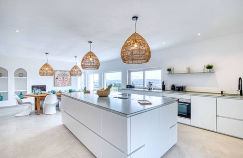 Ariany House | Luxurious finca with guest house, pool, tennis court and Tramuntana views