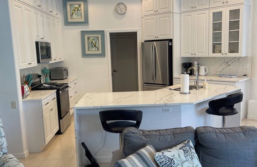 Englewood House | Luxurious Florida Living 2 Minutes from the Beach with heated pool!
