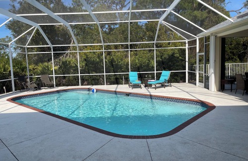 Englewood House | Luxurious Florida Living 2 Minutes from the Beach with heated pool!