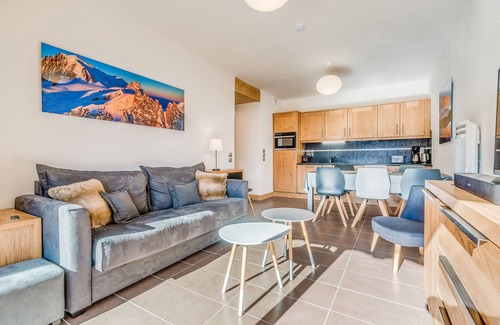 Champagny-en-Vanoise Apartment | Luxurious ski-in/ski-out apartment, WIFI, linens included