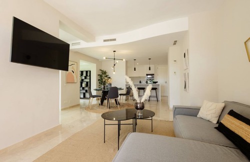 Elviria Apartment | Luxurious frontline golf apartment in Elviria