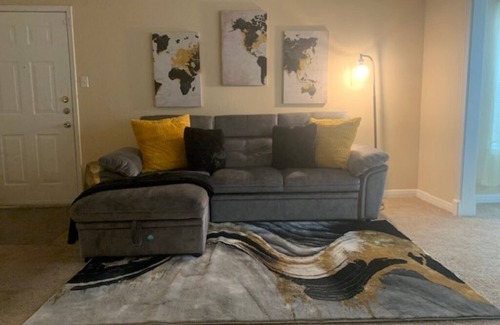 Houston Apartment | Luxurious Getaway near IAH Airport
