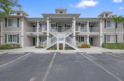 Naples Villa | Luxurious Golf Condo W/Resort Pool and Amenities!