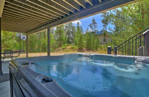 Grand Lake House | Luxurious Grand Lake Vacation Rental with Hot Tub!