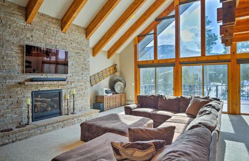 Grand Lake House | Luxurious Grand Lake Vacation Rental with Hot Tub!