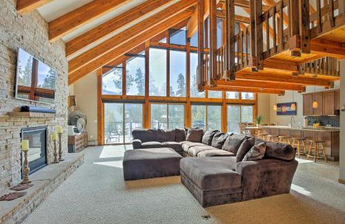 Grand Lake House | Luxurious Grand Lake Vacation Rental with Hot Tub!