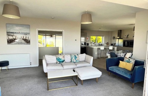 Aberdovey House | Luxurious Holiday Home - Aberdovey- 4 En-Suite Bedrooms & Spectacular Sea Views!