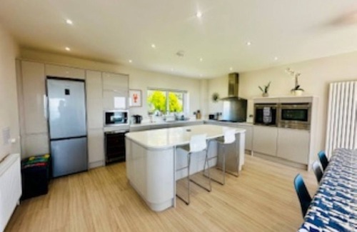 Aberdovey House | Luxurious Holiday Home - Aberdovey- 4 En-Suite Bedrooms & Spectacular Sea Views!