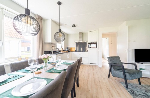 Sint Maartensdijk House | Luxurious holiday home with parking