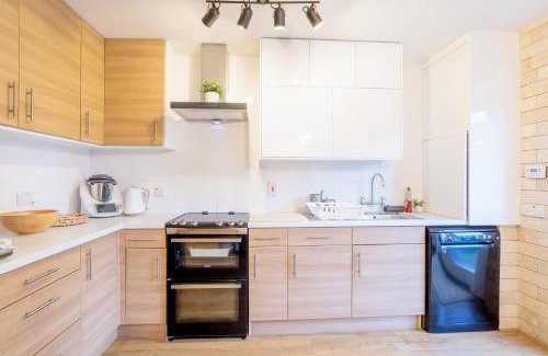 Perth Apartment | Luxurious House With Garden