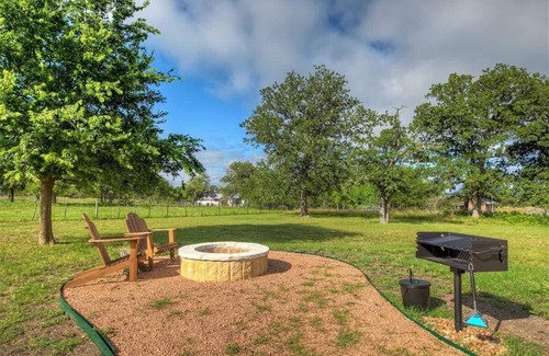 Fredericksburg Cottage | Luxurious & Intimate Cottage in Fred Wine Country!