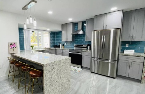 Miramar House | Luxurious Lake View Pool and Gaming Villa