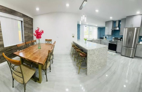 Miramar House | Luxurious Lake View Pool and Gaming Villa
