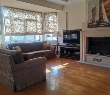 Dafni-Ymittos Apartment | Luxurious maisonette 4 metro stops to Acropolis