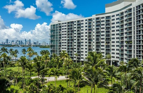 Miami Beach Condo | Luxurious Miami Condo, steps from South Beach: your resort-style oasis awaits!