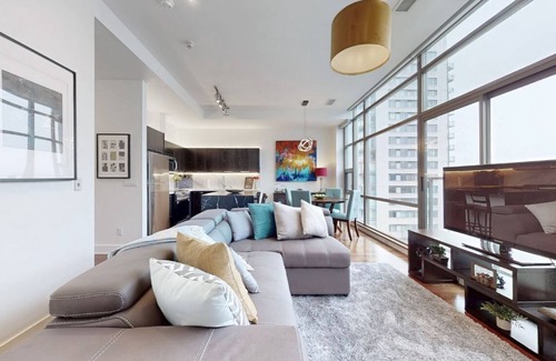Fort York Condo | Luxurious, modern and convenient lake shore condo on penthouse floor