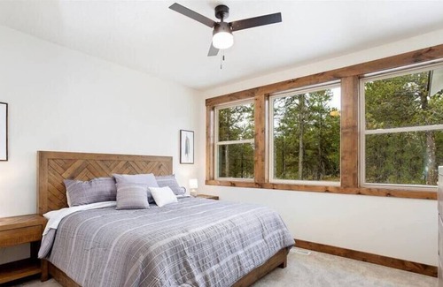 Donnelly Cabin | Luxurious Modern Cabin