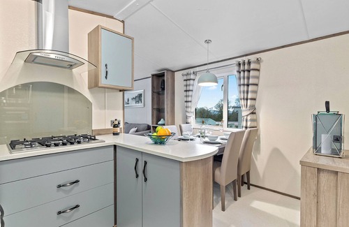 Narberth House | Luxurious modern caravan with one double with en suite W.